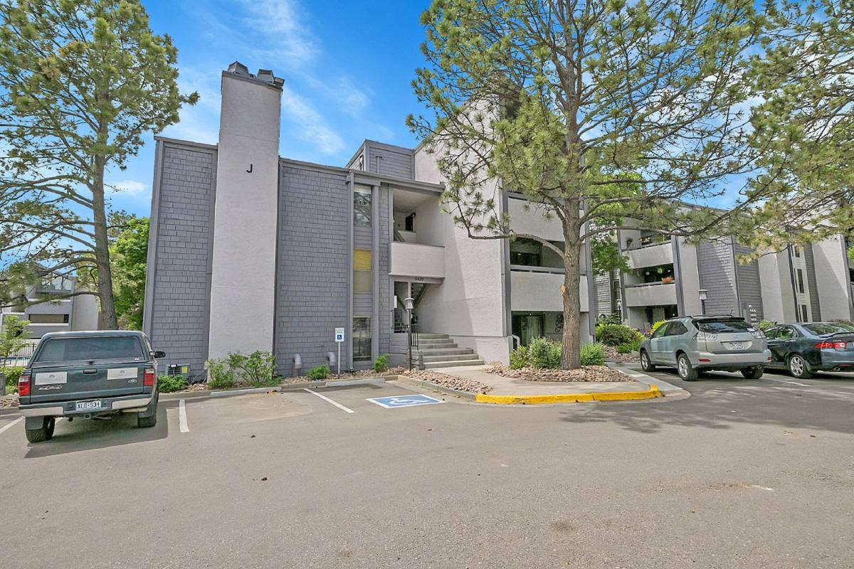 Condo for rent at 6420 S Dayton St #J10, Englewood, CO 80111