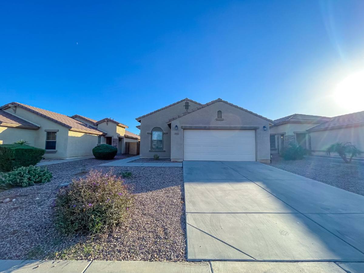 House for rent at 971 W Desert Sky Dr, San Tan Valley, AZ 85143