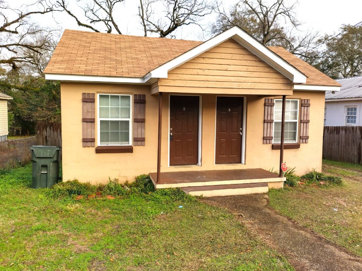 Apartment for rent at 664 Headland Ave #2, Dothan, AL 36301