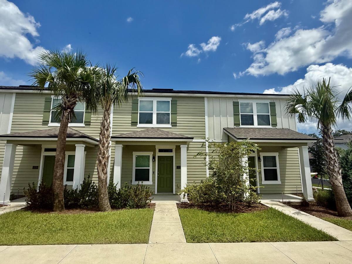 Townhouse for rent at 3523 Prairie Wind Court, Middleburg, FL 32068