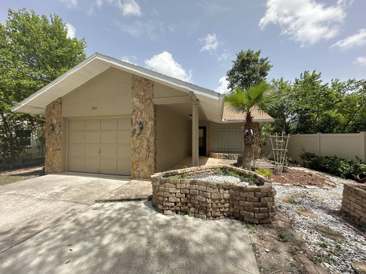 House for rent at 1430 Vista Place, Tarpon Springs, FL 34689
