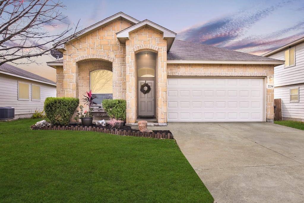 House for rent at 2234 Lakeline Dr, New Braunfels, TX 78130