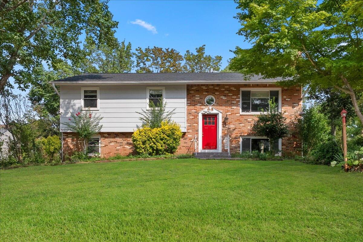 House for rent at 5208 Kimanna Dr, Centreville, VA 20120
