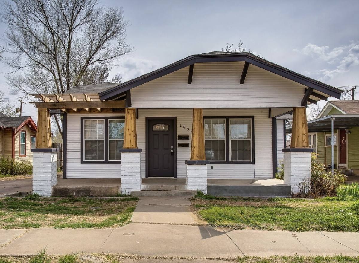 Townhouse for rent at 1909 16th St, Lubbock, TX 79401