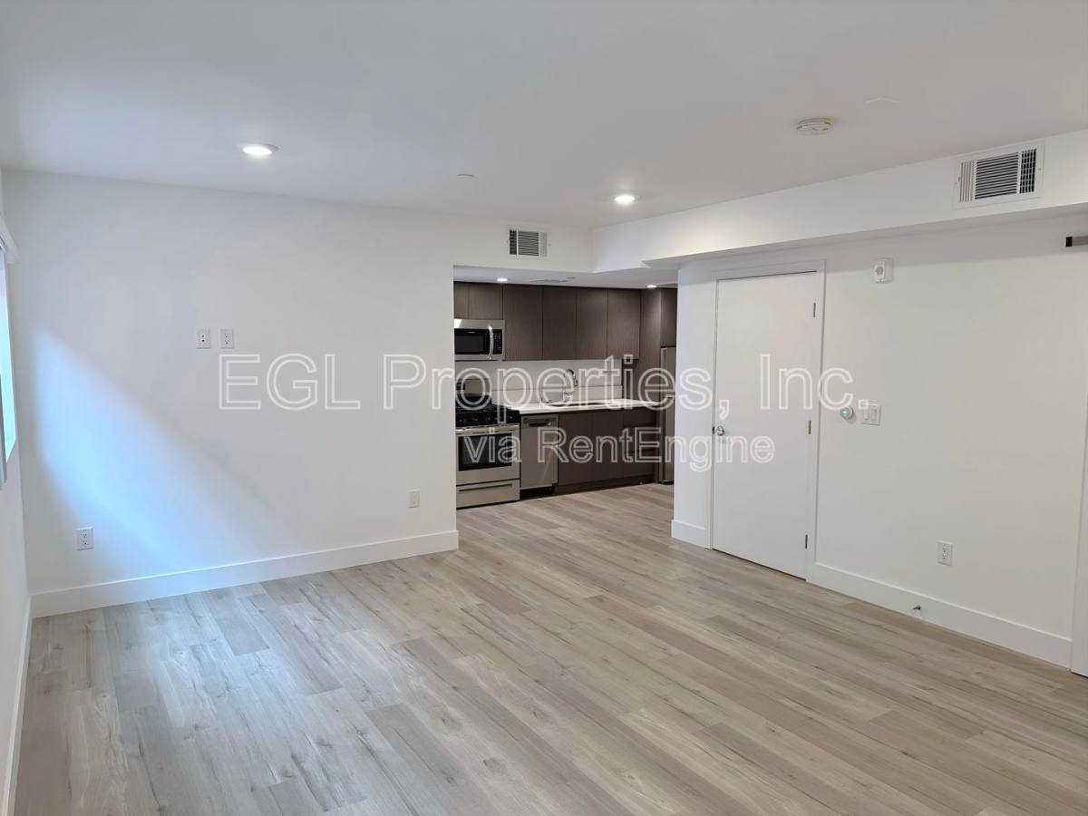 Apartment for rent at 744 S Mariposa Ave #403, Los Angeles, CA 90005