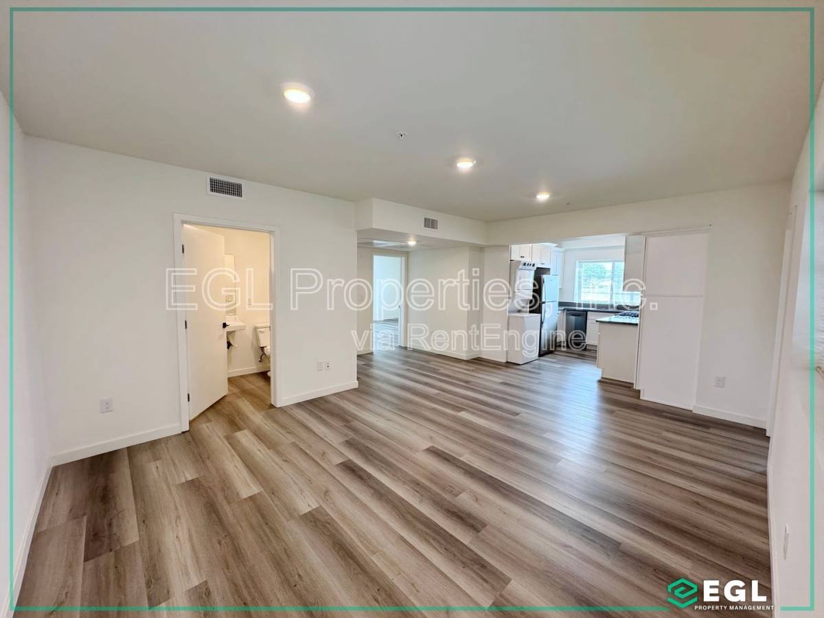 Apartment for rent at 10505 Hawthorne Blvd #210, Inglewood, CA 90304