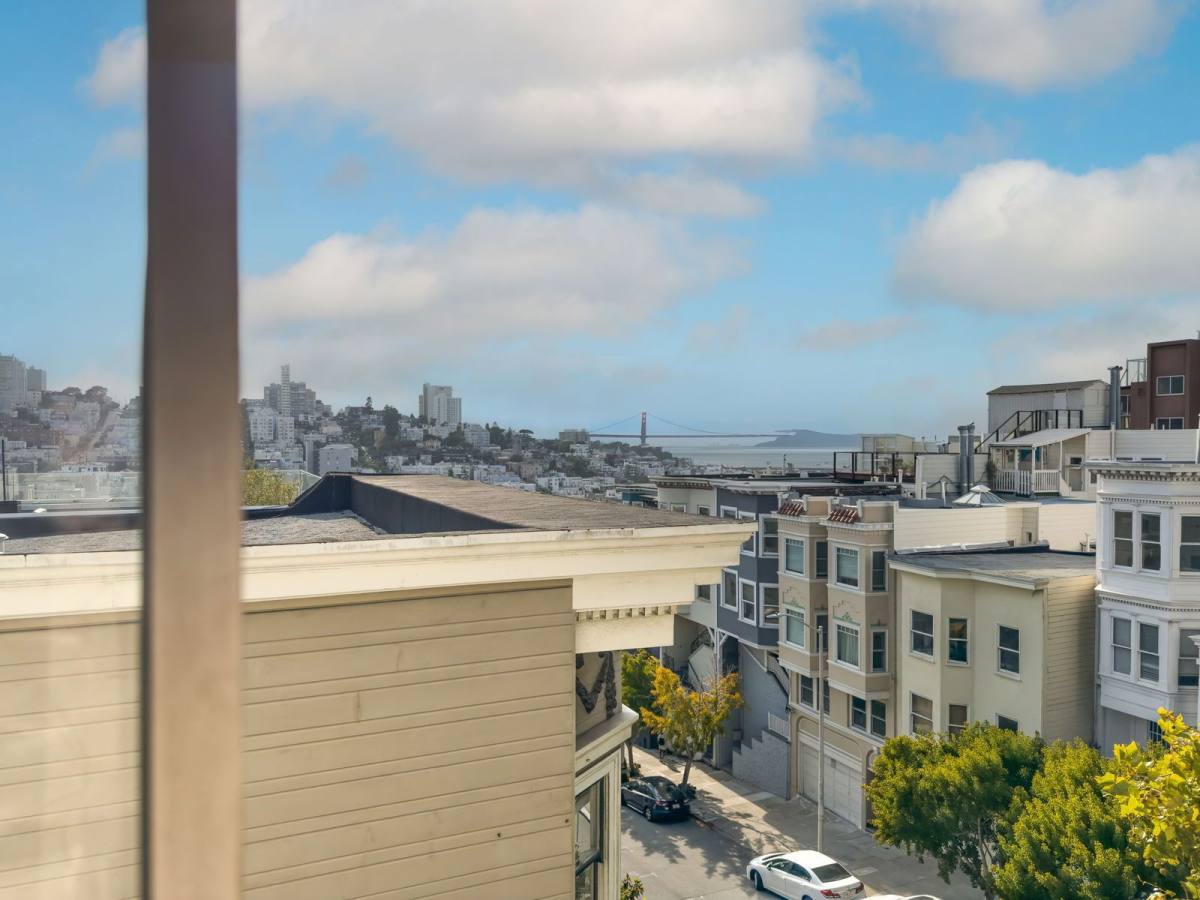 Apartment for rent at 513 Greenwich St, San Francisco, CA 94133