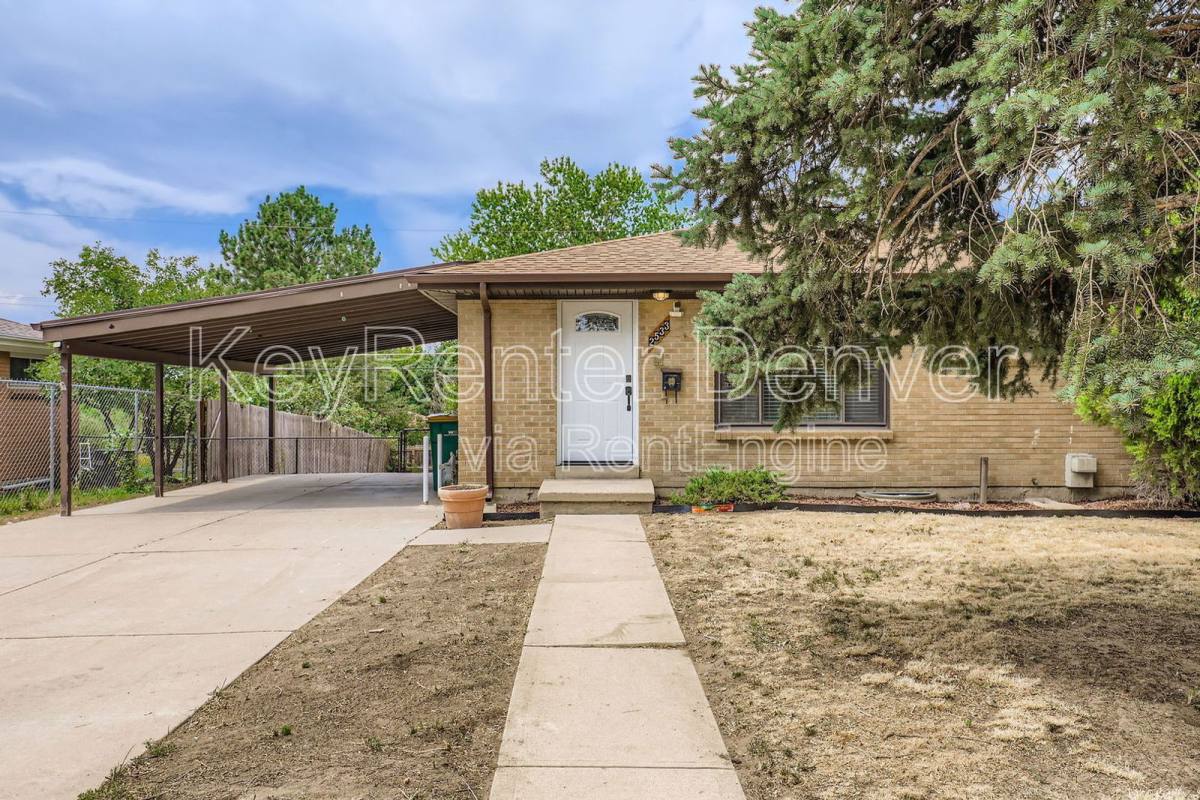 Apartment for rent at 2533 Blackhawk St, Aurora, CO 80011