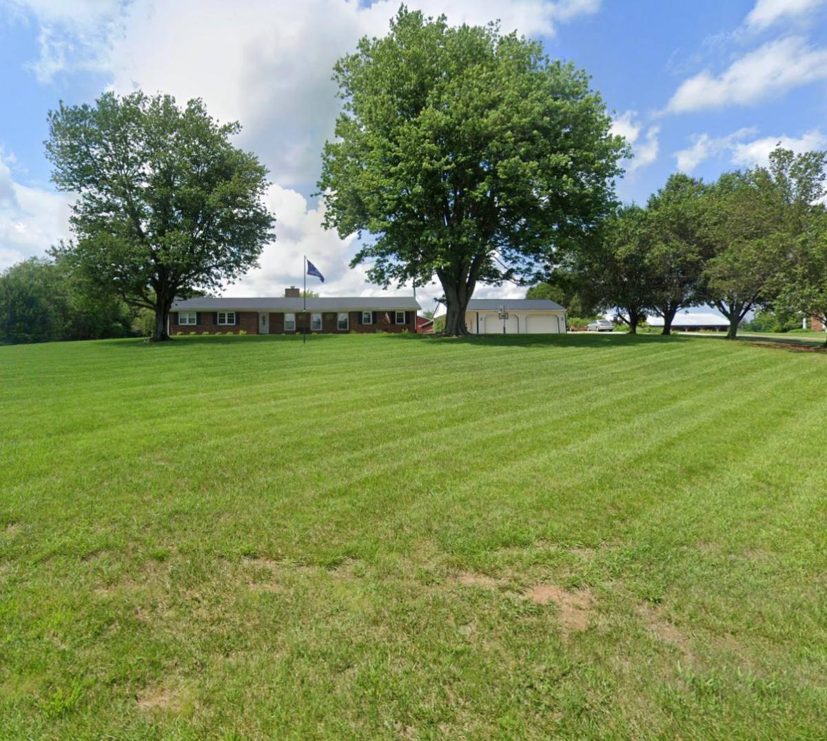 Apartment for rent at 2444 Valley Creek Rd #1, Elizabethtown, KY 42701