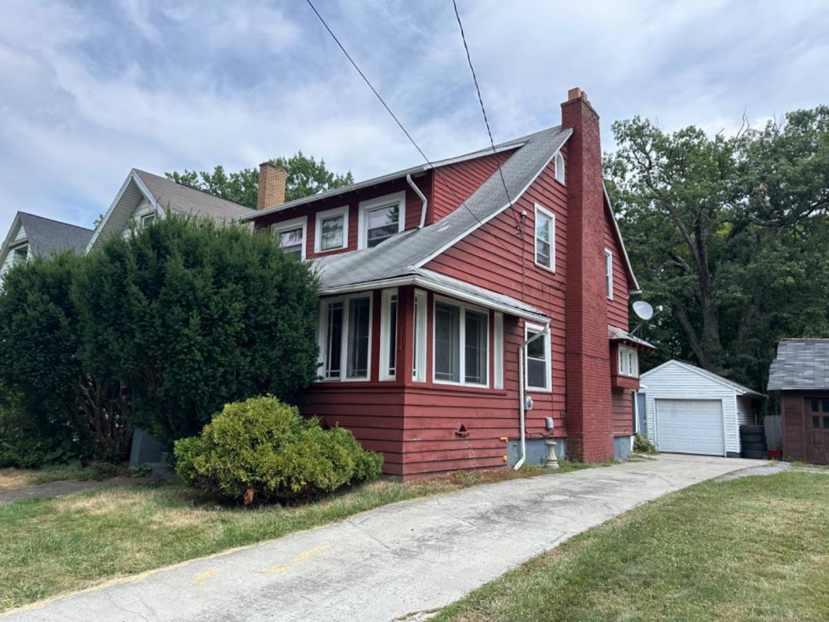 House for rent at 1217 Florencedale Ave, Youngstown, OH 44505