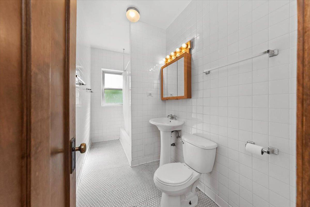 Apartment for rent at 1535 W Addison #3, Chicago, IL 60613