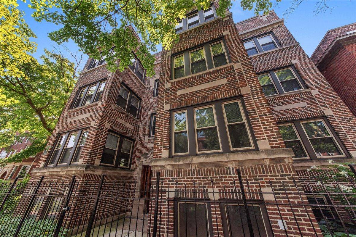 Apartment for rent at 1535 W Addison #3, Chicago, IL 60613
