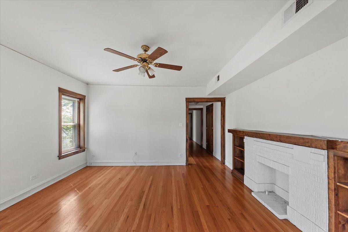 Apartment for rent at 1535 W Addison #3, Chicago, IL 60613