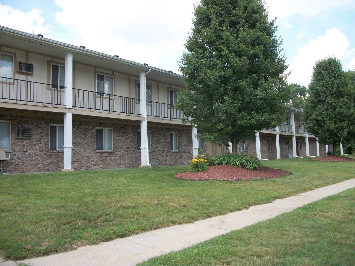 Apartment for rent at Parkside, 1350 Brookview Dr, Toledo, OH 43615