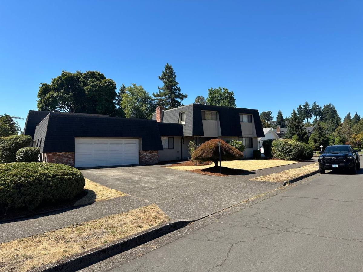 House for rent at 1380 Flintridge Ave, Eugene, OR 97401