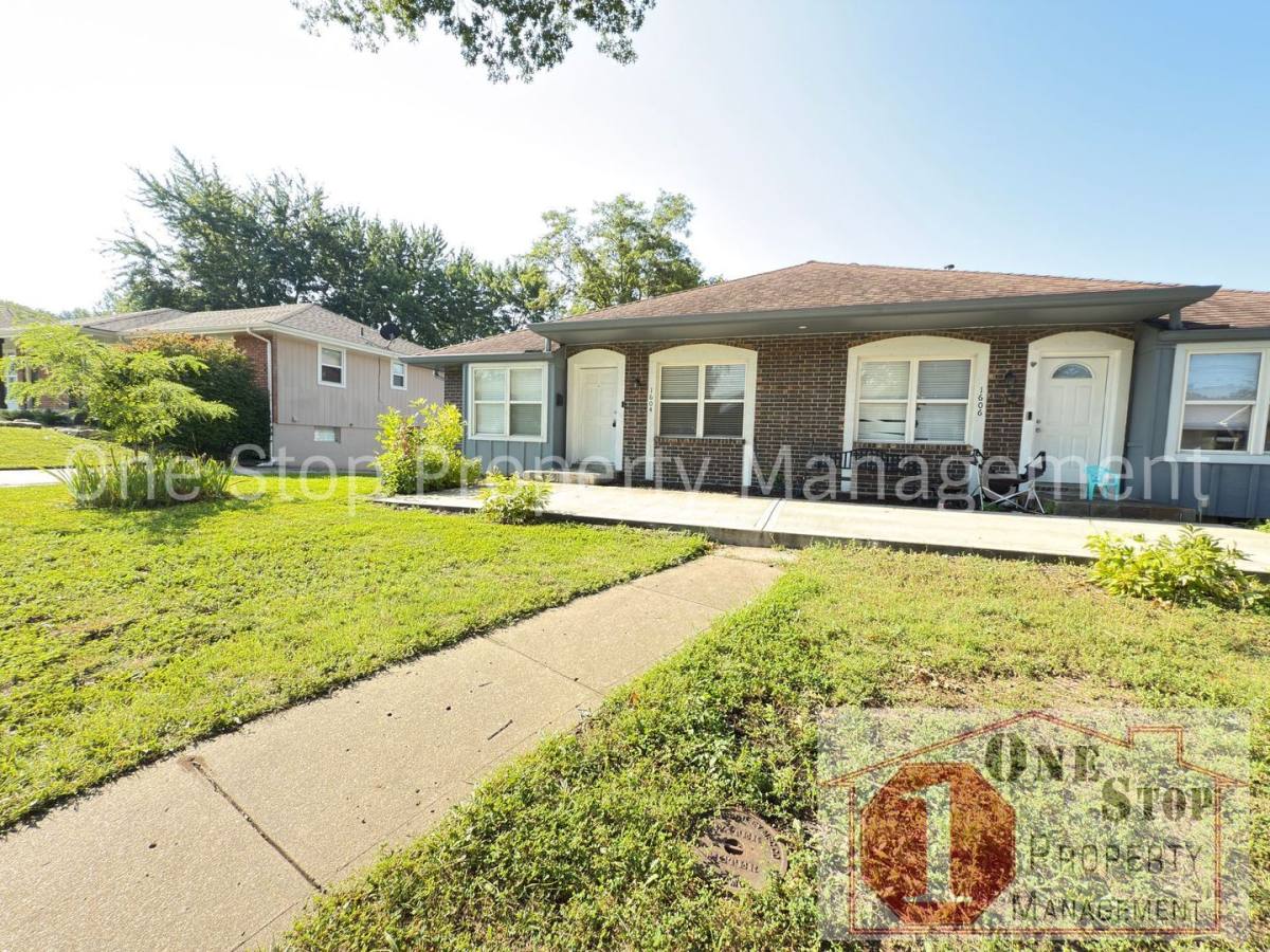 House for rent at 1604 SW Sunset St, Blue Springs, MO 64015
