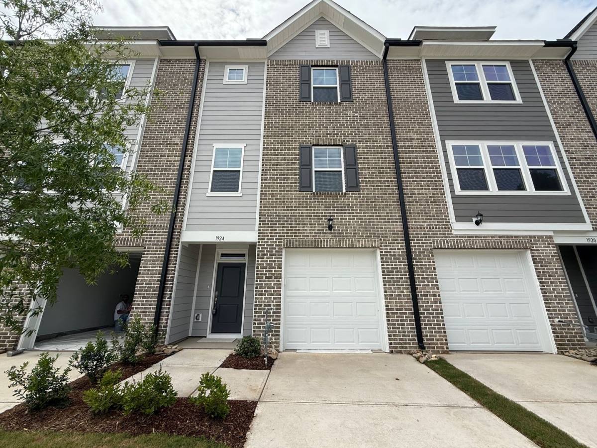Townhouse for rent at 1924 Fishamble St, Fuquay Varina, NC 27526