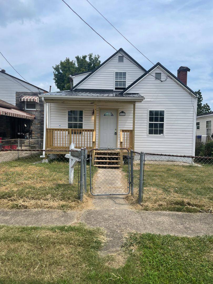 House for rent at 512 19th St, Dunbar, WV 25064