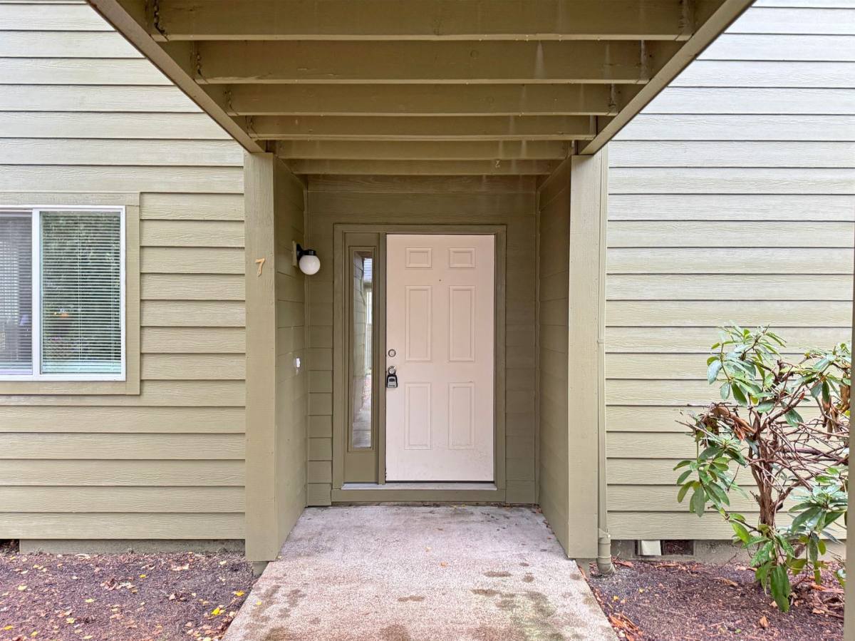 Apartment for rent at 2208 SW Elmwood Dr, Dallas, OR 97338