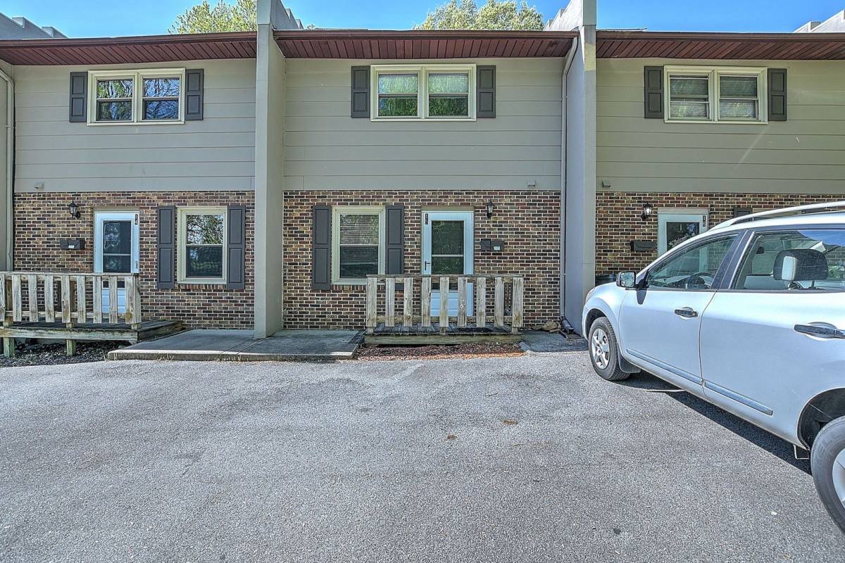 Apartment for rent at 409 Cypress St, Bristol, TN 37620