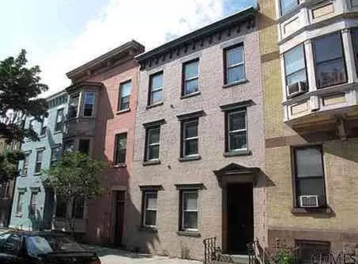 Apartment for rent at 398 Madison Ave, Albany, NY 12210