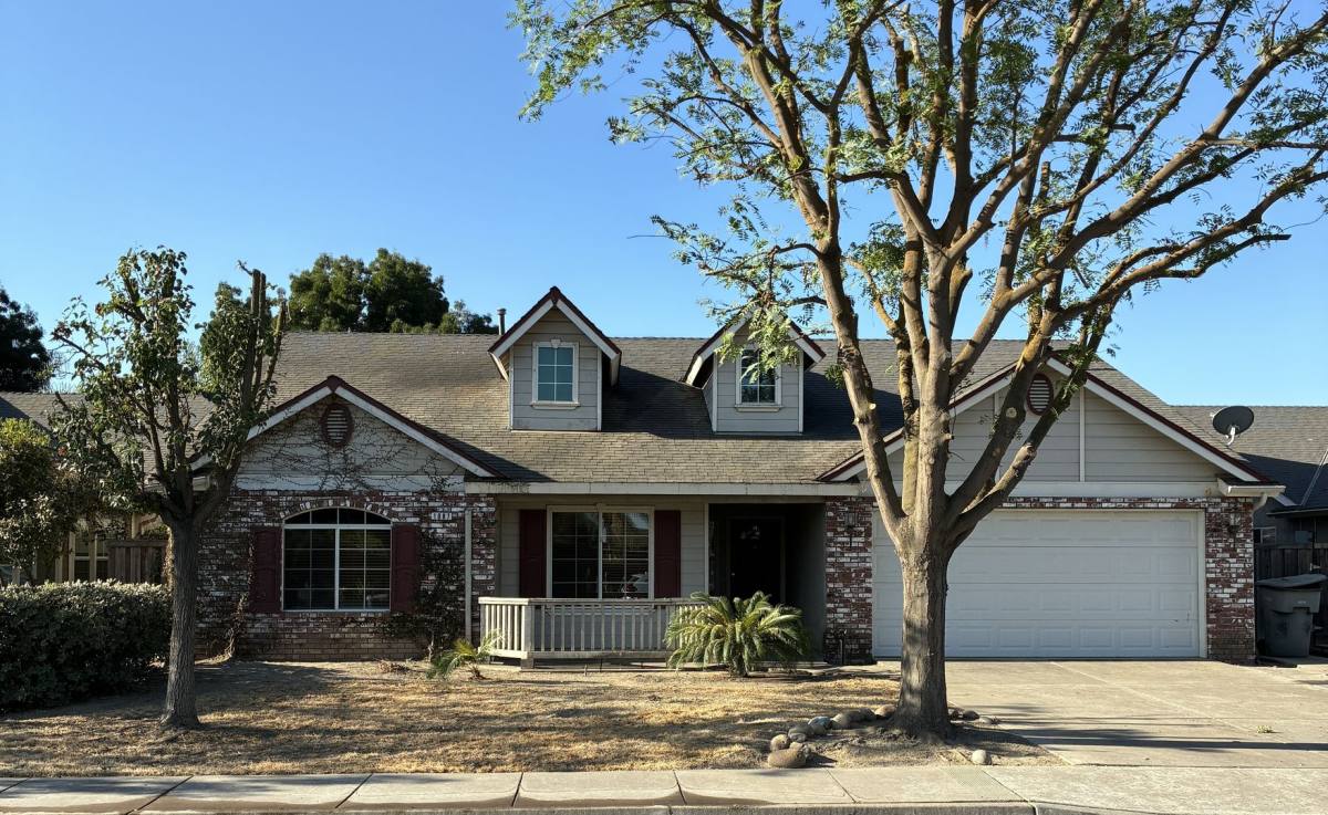 House for rent at 1087 W Julia Way, Hanford, CA 93230