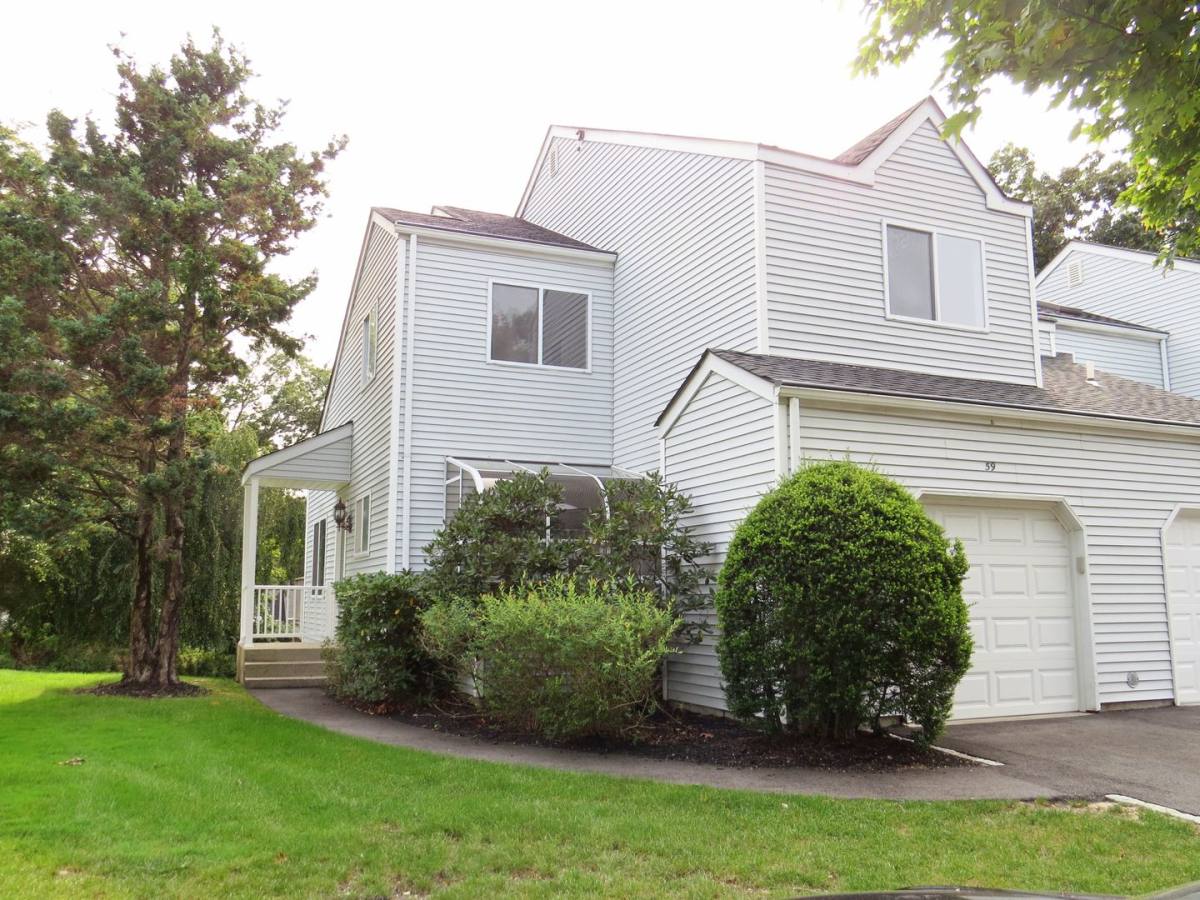 Condo for rent at 59 Sutton Place, Islandia, NY 11749