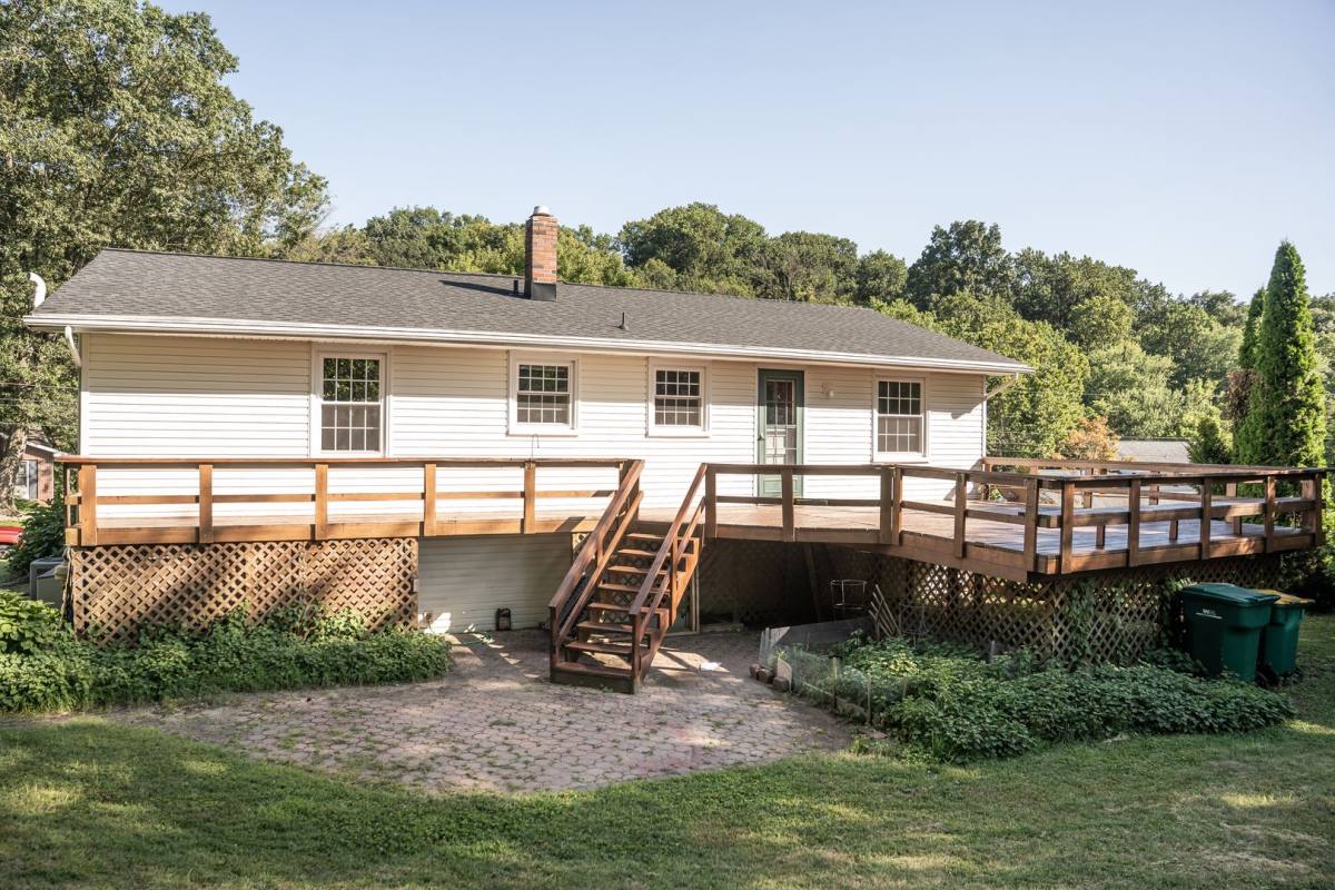 House for rent at 1643 Colonial Manor Dr, Lancaster, PA 17603
