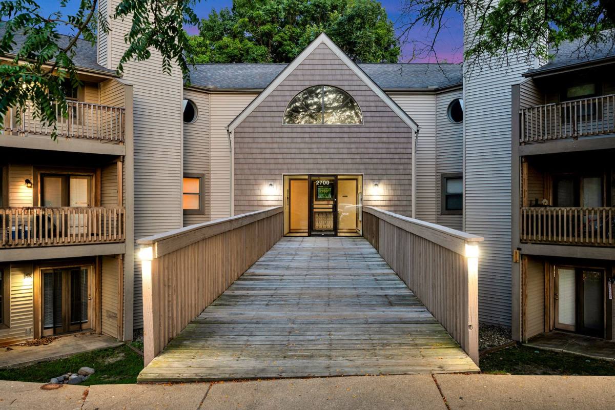 Apartment for rent at 2700 W Willowlake Dr #303, Peoria, IL 61614