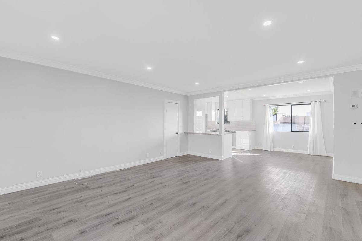 Apartment for rent at 11661 Montana Ave, Los Angeles, CA 90049