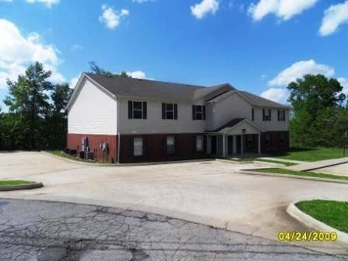 Apartment for rent at 2113-2119 Ringgold Court, Clarksville, TN 37042