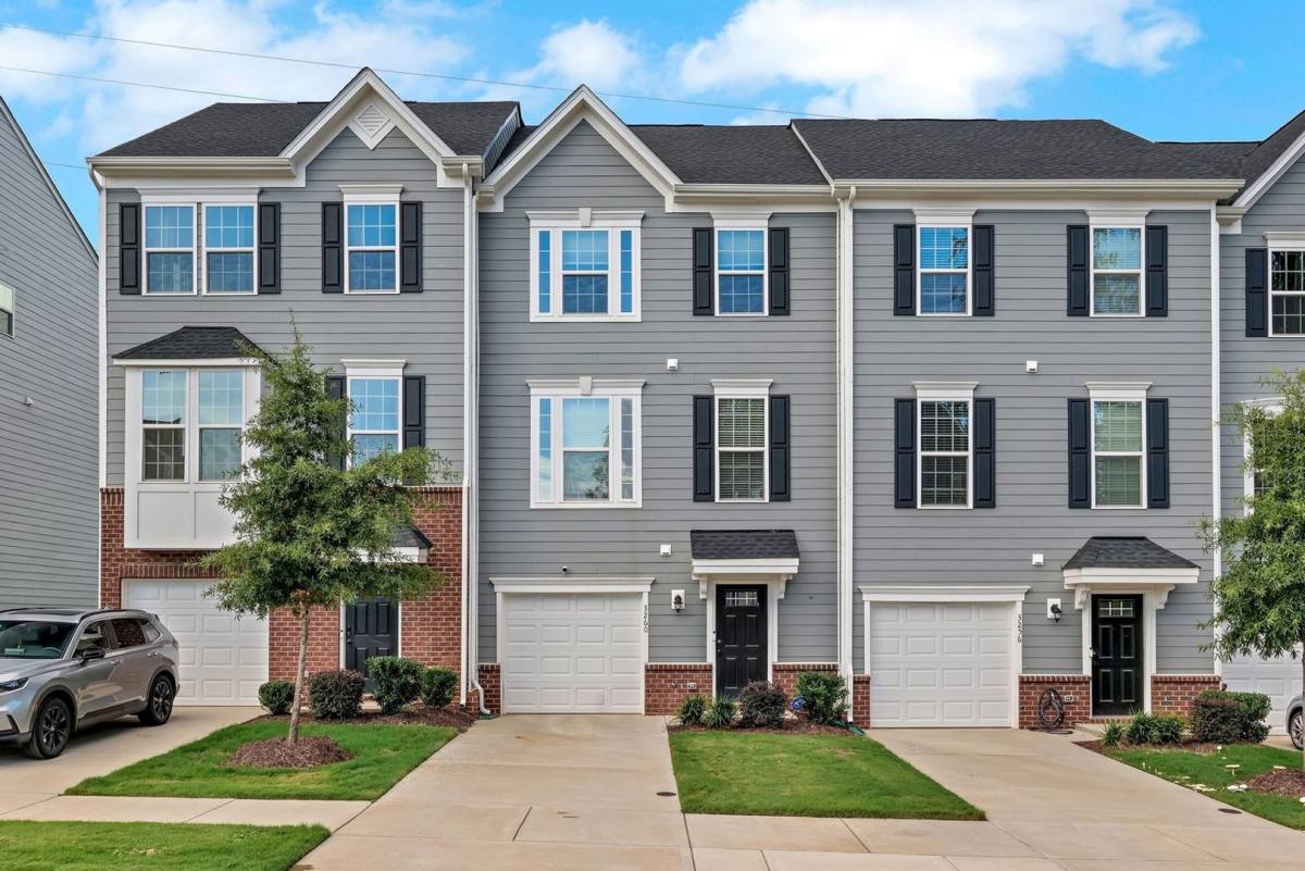Townhouse for rent at 3260 Beeler Lane, Charlotte, NC 28208