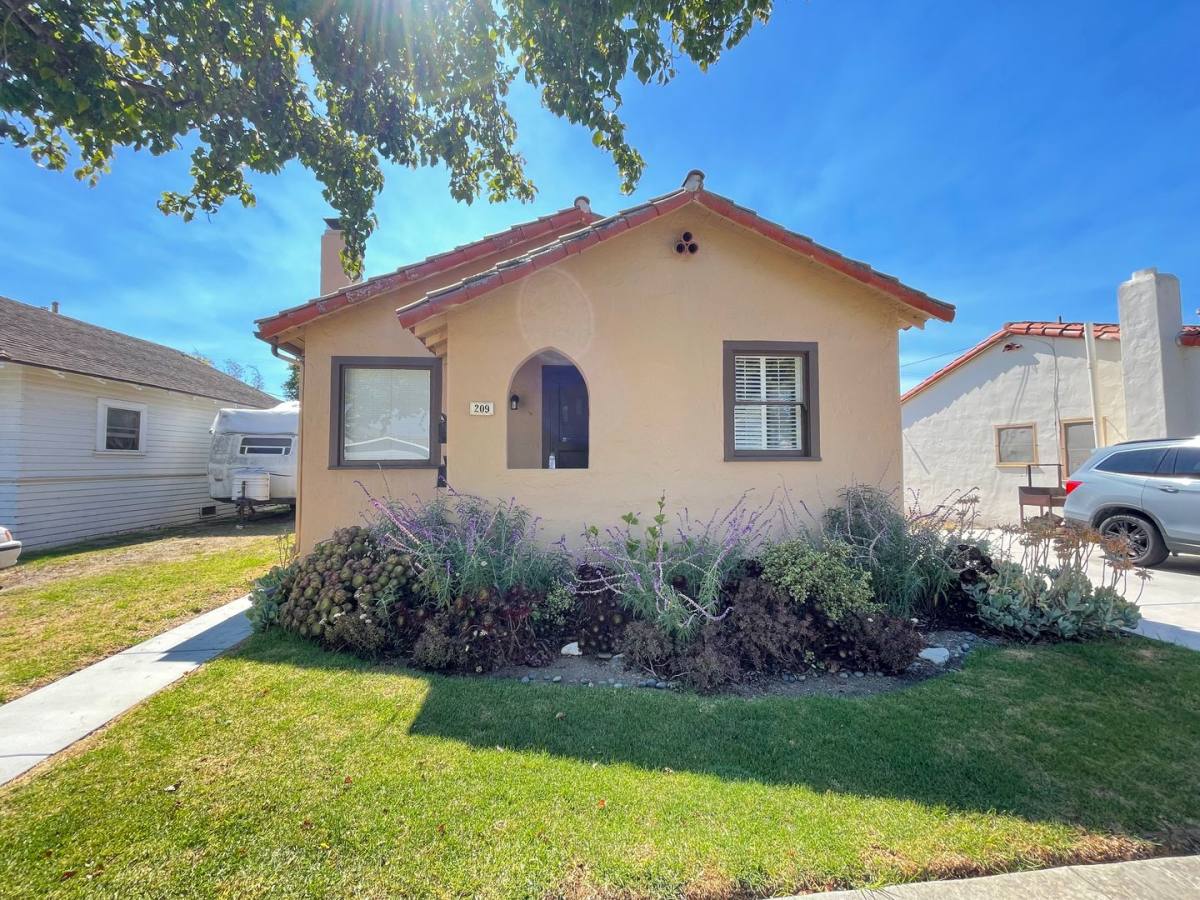 House for rent at 209 S G St, Lompoc, CA 93436