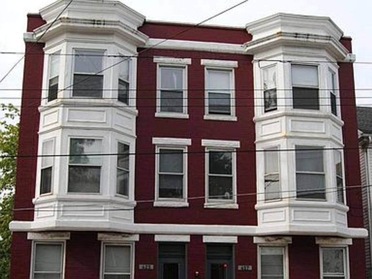 Apartment for rent at 425-427 W Franklin St, Hagerstown, MD 21740