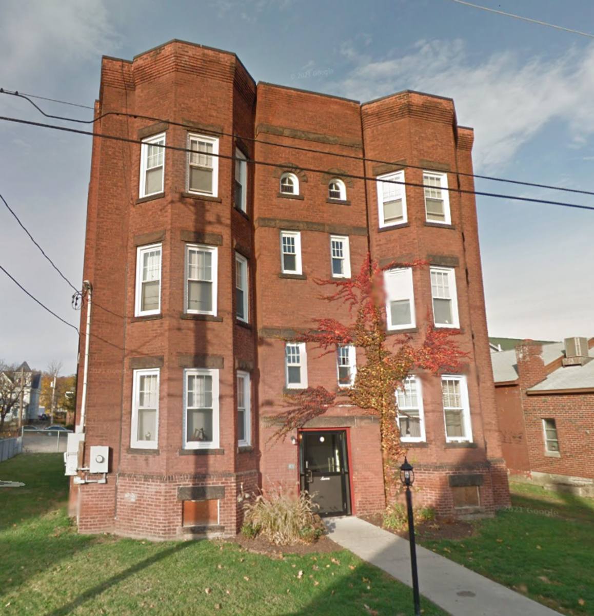 Apartment for rent at 7 Thorpe Ave, Holyoke, MA 01040