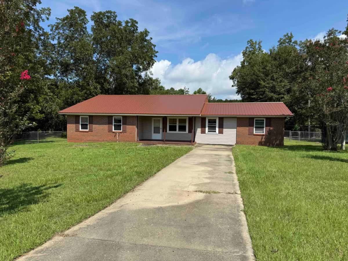 House for rent at 832 Malvern Rd, Dothan, AL 36301