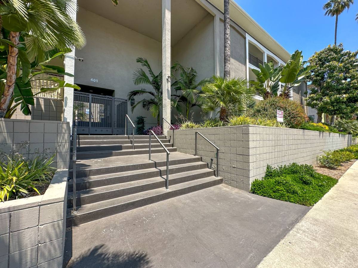 Apartment for rent at 401 E Bay State St, Alhambra, CA 91801