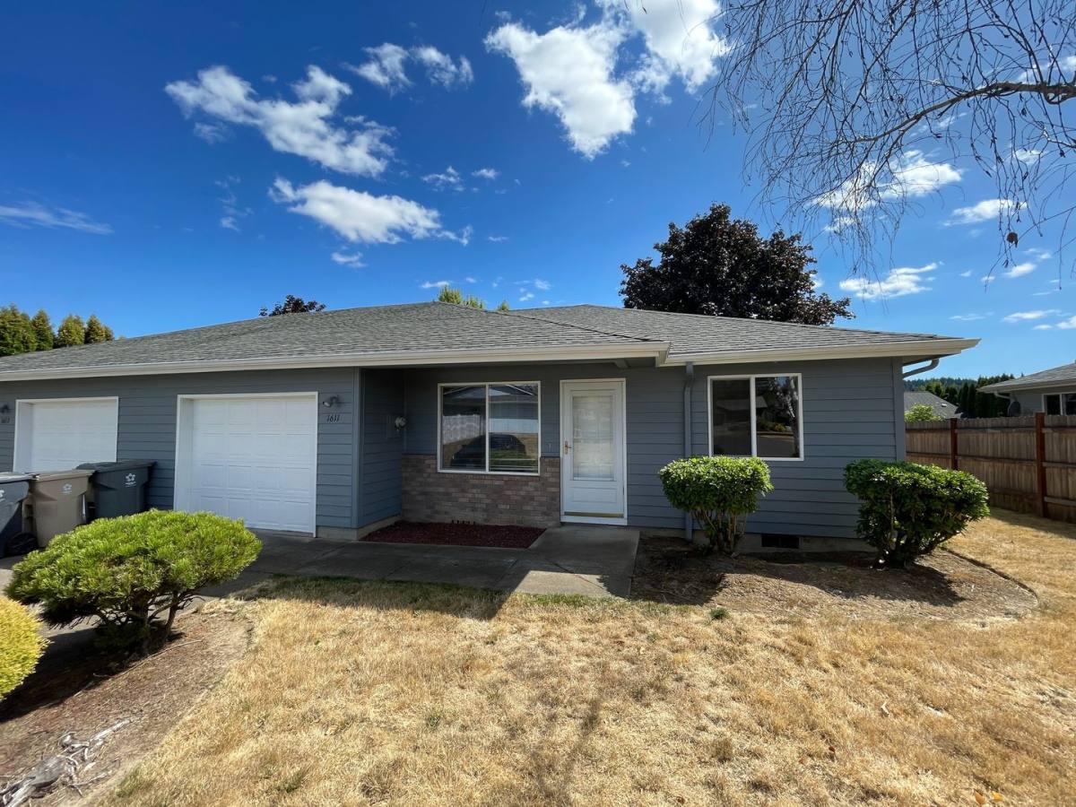 Apartment for rent at 1611-1613 SE Cortland St, Dallas, OR 97338