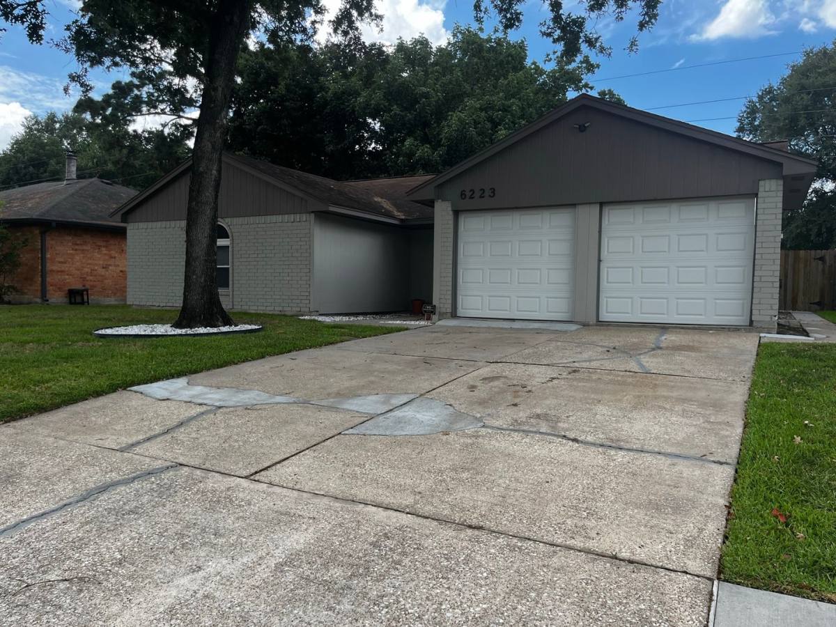House for rent at 6223 Brookgate Dr, Spring, TX 77373