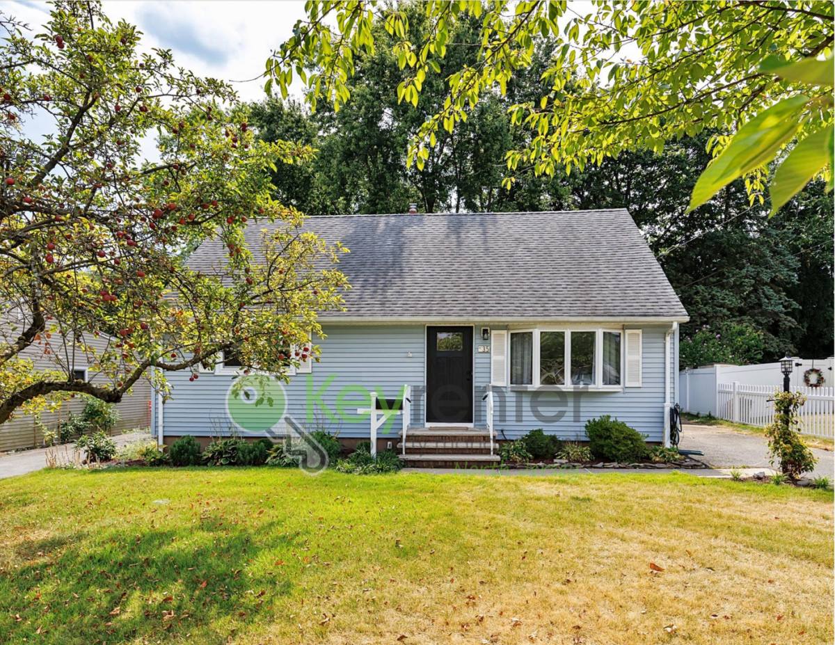 House for rent at 35 Elmwood Dr, Clifton, NJ 07013
