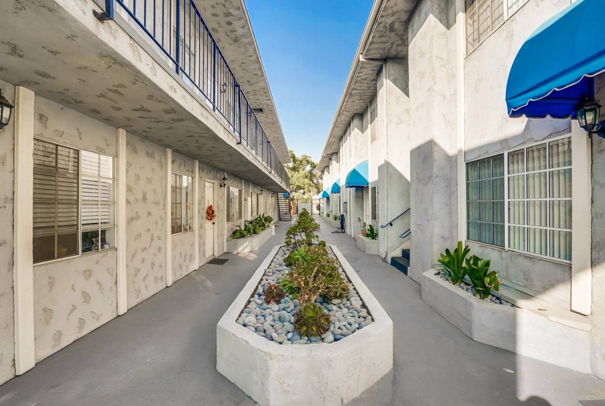 Apartment for rent at 616 W Wilson Ave, Glendale, CA 91203