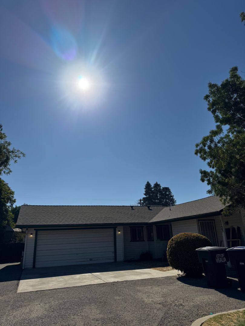 Apartment for rent at 1121 -1127 W Tulare Ave, Visalia, CA 93277