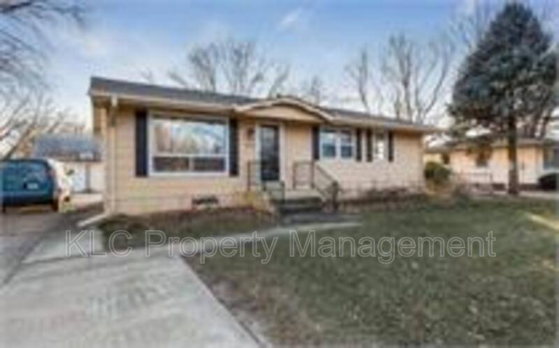House for rent at 230 Bel Aire Dr, Waukee, IA 50263