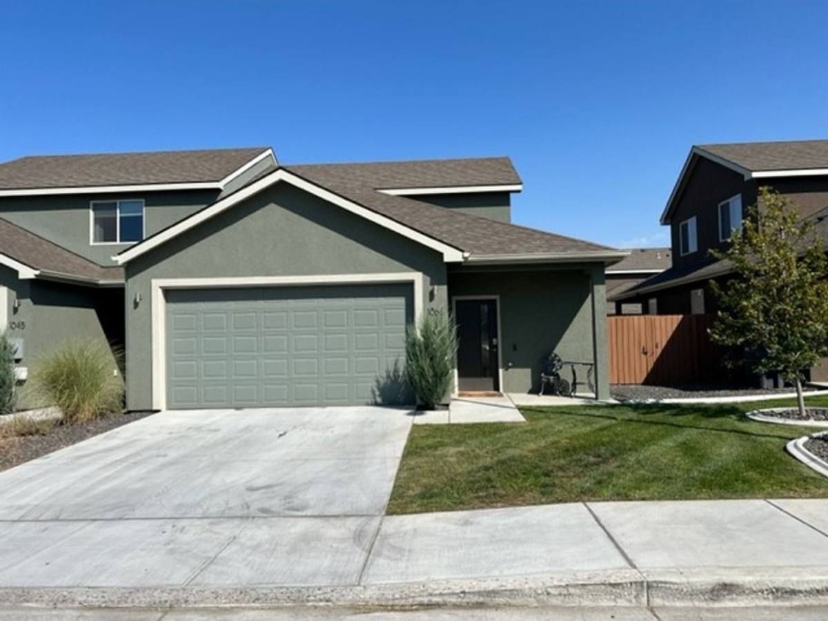 Townhouse for rent at 1061 S Cedar St, Kennewick, WA 99337