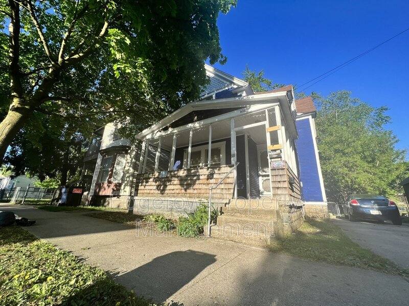 Apartment for rent at 839 Alpine Ave NW #1, Grand Rapids, MI 49504