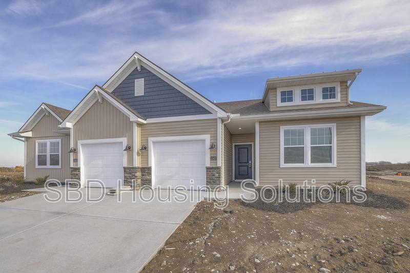 Townhouse for rent at 12421 S Parkwood Lane, Lees Summit, MO 64086