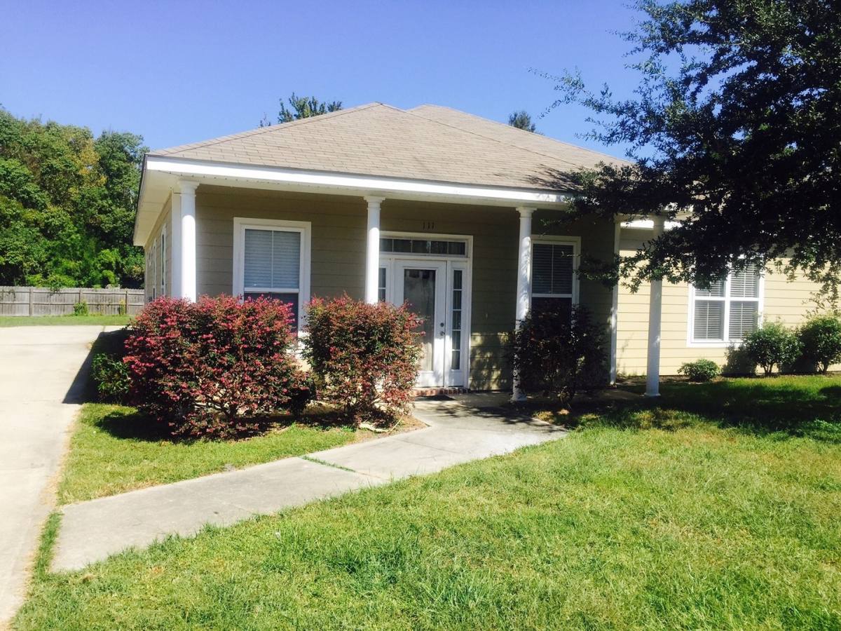 Townhouse for rent at 111 Earle Taylor Lane, Ocean Springs, MS 39564