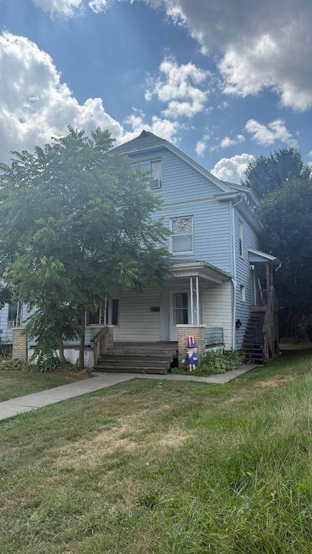Apartment for rent at 717 N Mercer, New Castle, PA 16101