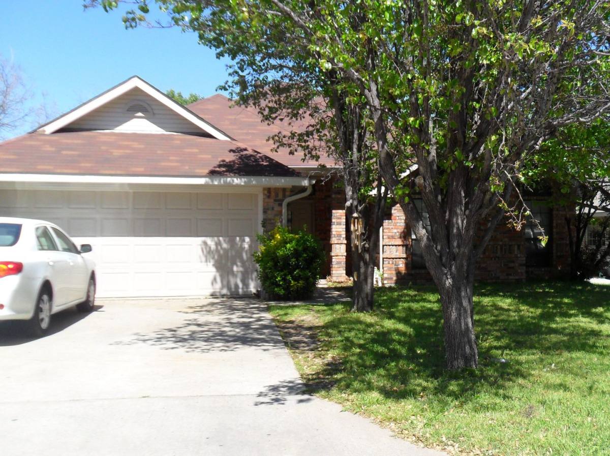 House for rent at 2633 Bauer Dr, Denton, TX 76207