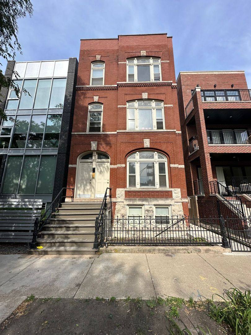 1013 N Winchester Ave, Chicago, IL 60622